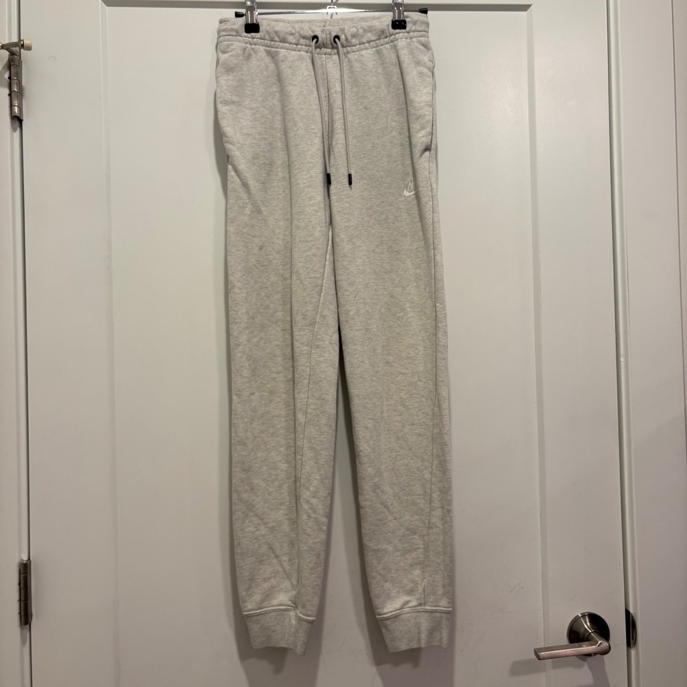 Nike Sportswear Essential Women Grey Fleece Joggers Sweatpants XS